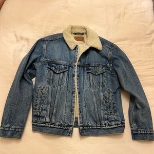 Levi’s original Sherpa Trucker Jacket in Divided Blue